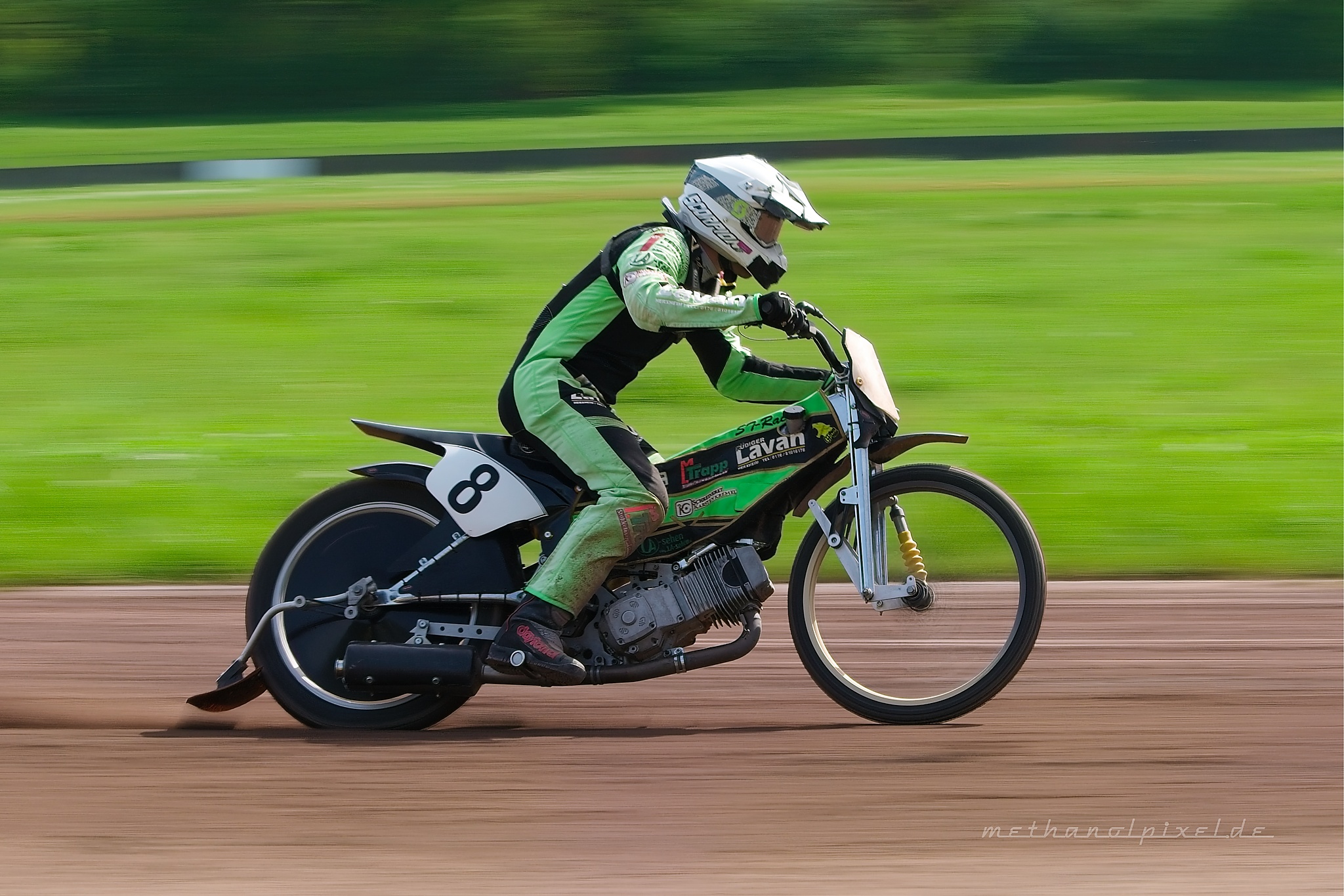 ILCE 7M4   A7405421 2048